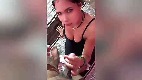 Amateur brunette handjob and pussy licking in hd porn