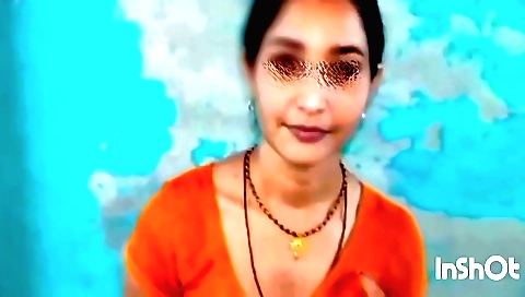 Indian milf fucks herself while playing with fingers