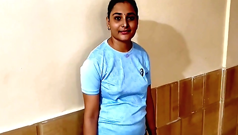 Indian big ass amateur has a hot sex in the street