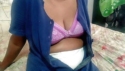 Sexy amateur indian shows her body on hd cam video