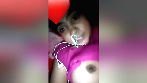 Indian brunette showing her big boobs in solo video