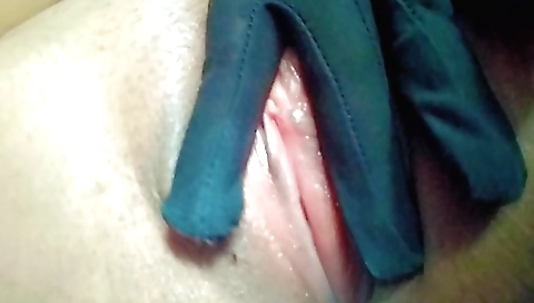 Sexy solo female shows her pink pussy in amateur video