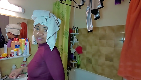 Sexy solo video shows girl enjoying sensual blowjob