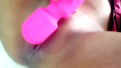 Indian solo female masturbation video with a hot action