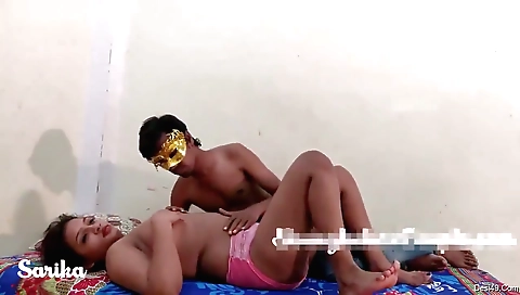 Amateur brunette chick giving herself head to the camera