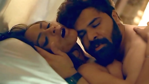 Mature brunette with a wonderful body gets her body stretched