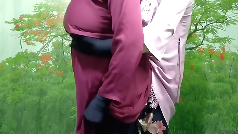 Indian slut is getting her pussy fucked by a big one