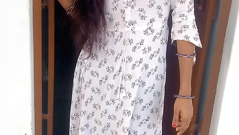 Amateur brunette with small boobs enjoys pussy fucking