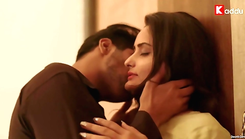 Latina hottie with nice skin and long legs shows off body in hd