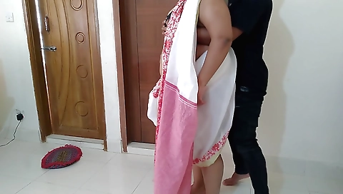 Busty blonde hottie has an enormous ass on the webcam