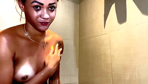 Brunette with a sexy ass gets her ass shaved for a face job