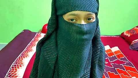 Indian girl shows a hot and sexy body in her bedroom 2