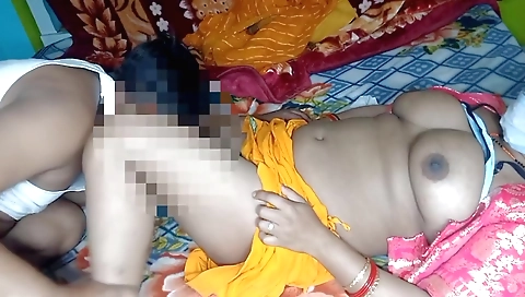 Amateur bhabhi is fucked in the bedroom by the boyfriend