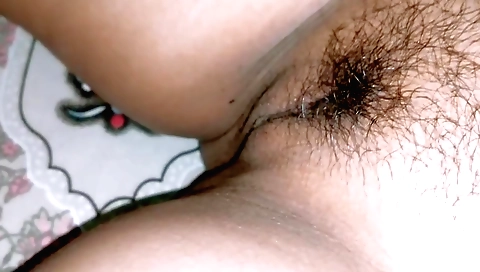 Indian woman with hairy pussy takes 1st time in bed