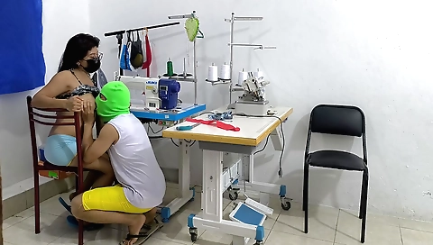 Amateur milf with a sexy ass tells her employee that