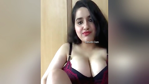 Indian girl with natural boobs shows her body in webcam video