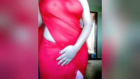 I'm a sexy brunette chick with a nice ass and booty solo video