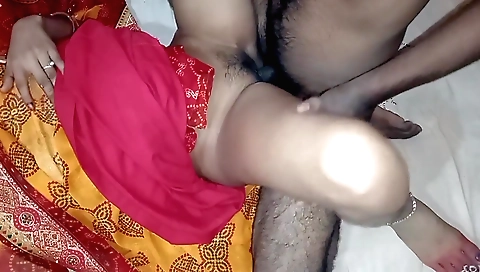 Indian hottie fucks with a big dildo in amateur video