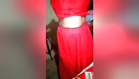 Sexy indian chick shows her sexy black dress in the village