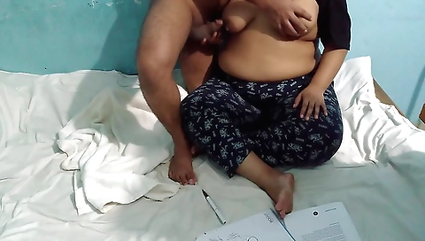 Pakistani Ki Choda Chudi Kitaab Padhate Samay - Bhai Behan