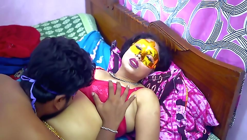 Brunette desi sonia bhabhi has a lot of fun with her boyfriend