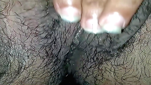 hairy babe masturbates herself and gives a perfect solo video