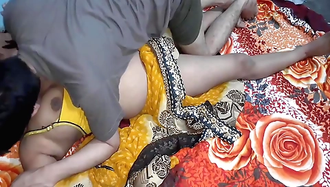 Chubby hottie fucks her ass in a nice amateur video