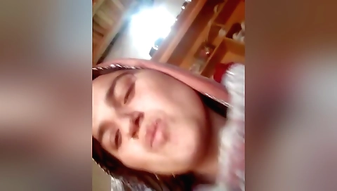 Amateurs brunette with big boobs playing with her boobs