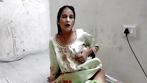 Indian amateur porn video with a sexy brunette babe