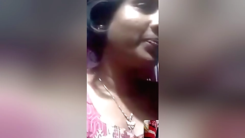 Indian brunette in homemade hd video gives a blowjob