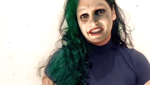 Sexy mature lady giving a deep blowjob and doing porn