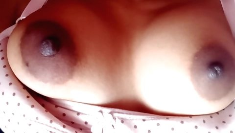 Indian woman fucks herself in her own homemade vid