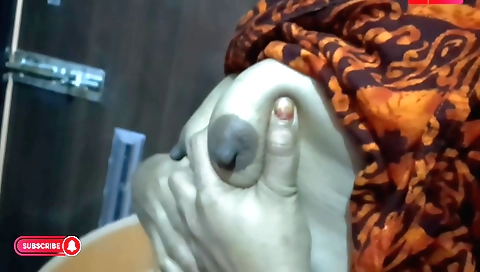 Slutty Indian hottie gets her pussy fucked and has sex