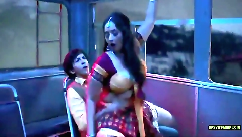 Indian milf gives a nice ride of her huge boobs on the bus