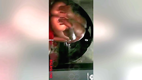 Indian amateur webcam girl shows her curves and pussy