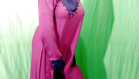 Hijabi muslim girl with big boobs and sexy lips 18+