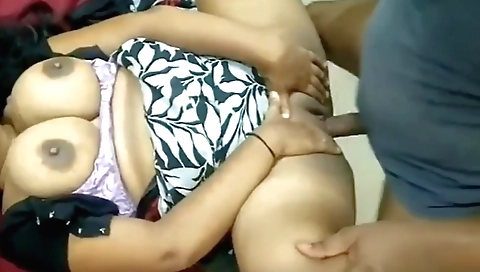 Chubby indian babe giving a great blowjob and handjob