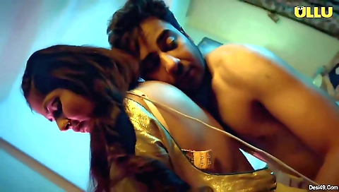 Hot brunette girl gets her shaved slit filmed in kitchen by the door