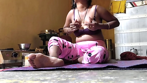 Indian cook gets her stepbrother-in-law to fuck her ass