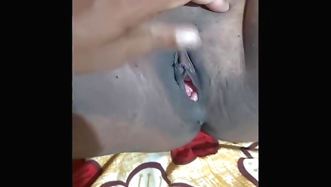 Indian woman fucks a neighbor in amateur porn video