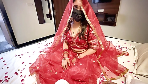 desi bhabi saharaat ka jafar pehla raat mein gulhaa poha rahi