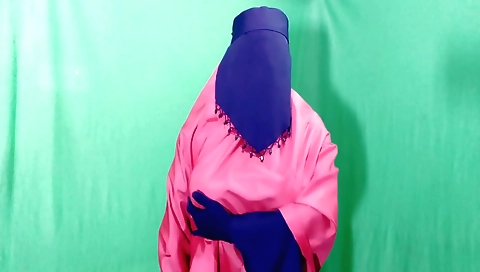 Indian girl with beautiful face is having solo sex