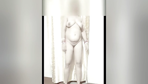 Indian girl is dancing with her friend in amateur sex