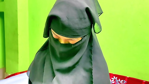 Indian lady shows her body while getting fucked by her boyfriend