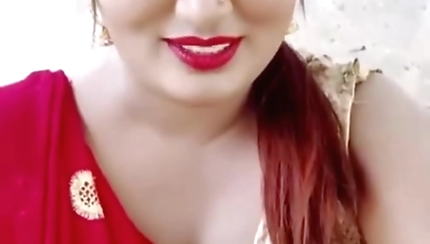 Busty brunette amateur chick stretches her hairy pussy