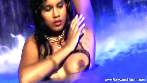 Indian teen with big tits is making a point of her own