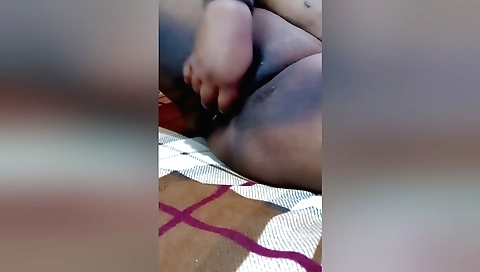 amateur solo girl masturbates with her cute cucumber