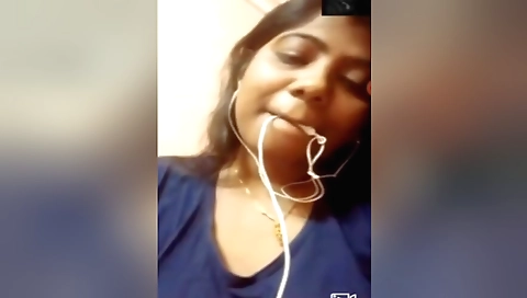 Indian girl makes a webcam video with her big booty