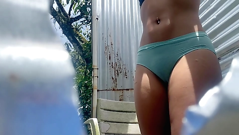 Outdoor amateur naked video with a small tits girl