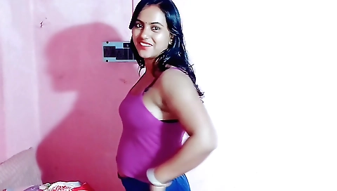 amateur brunette video with the girl in a sexy lingerie